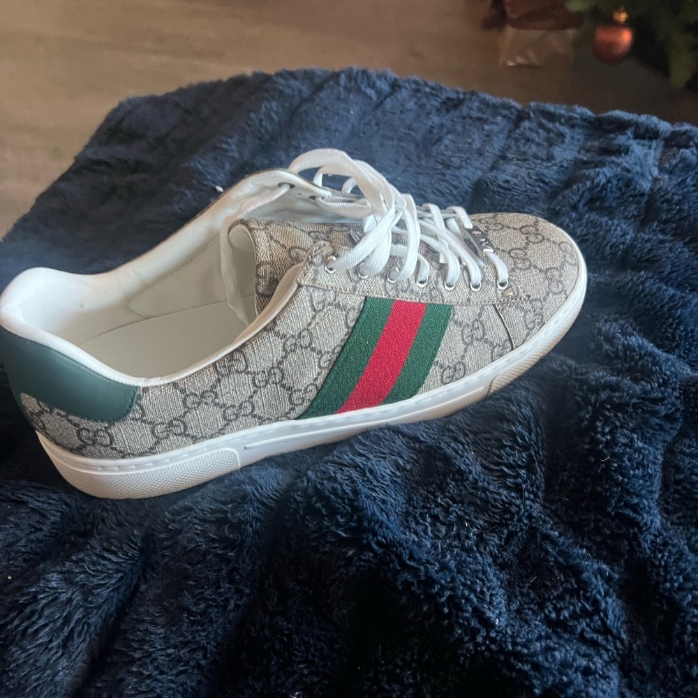 COPY - Gucci Sneakers
Size 9 in men